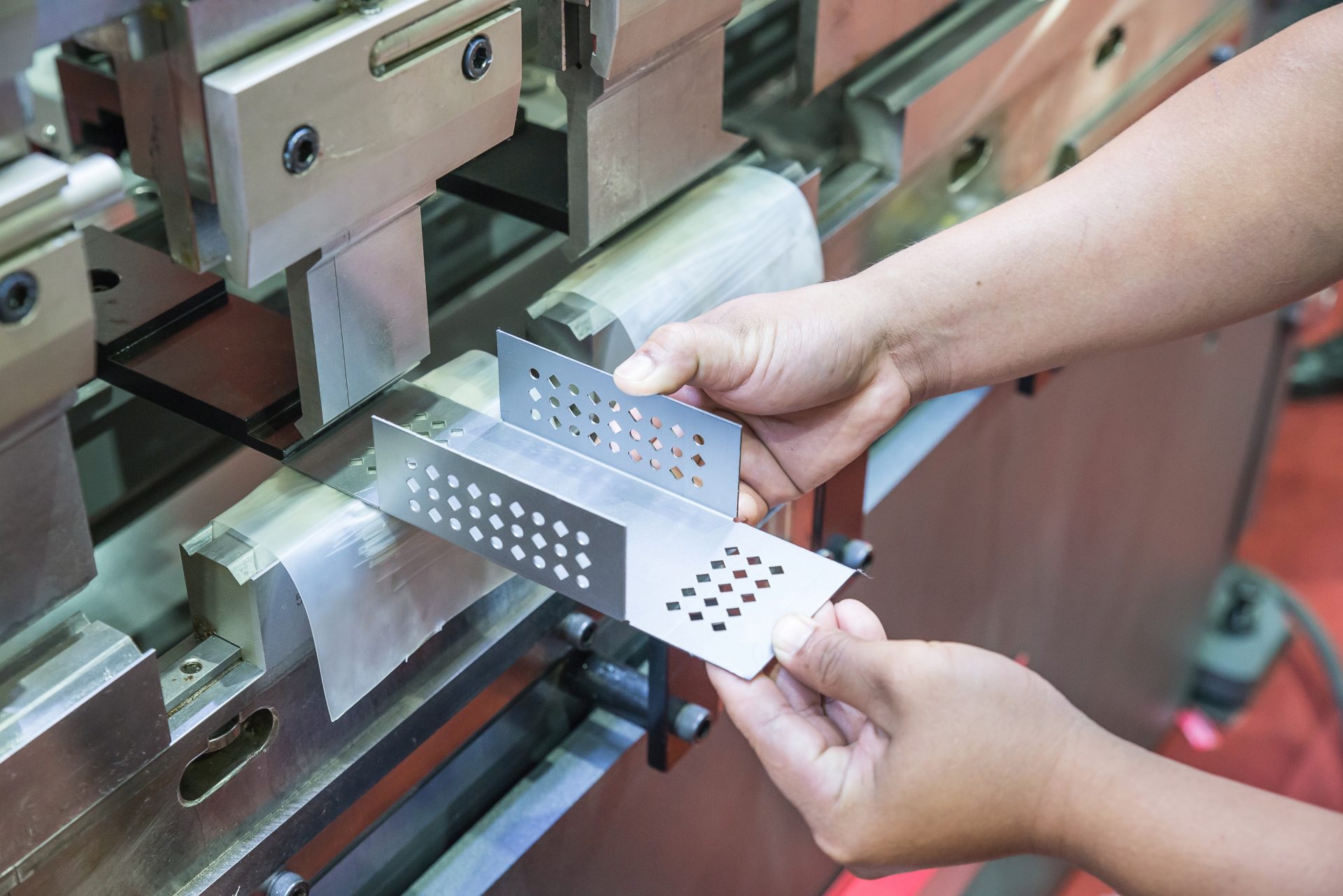 4 Tips Of Sheet Metal Fabrication Proto Expedited 4-tips-of-sheet-metal-fabrication-proto-expedited